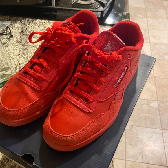 Reebok shoes - Picture 1 of 3